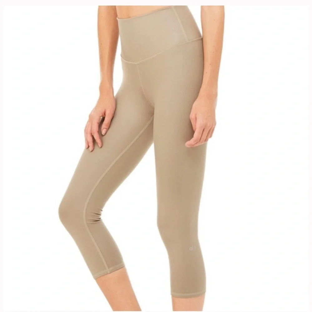 Alo Yoga High-Waist Airbrush Capri Leggings XS